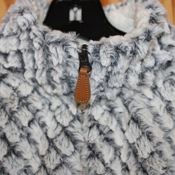 🧥 Simply Southern Fuzzy Quarter-Zip Pullover – Size M – Ultra Soft & Cozy! - Picture 2 of 8